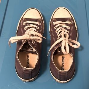 Navy Converse Chuck Taylor low cut lace up sneakers size Women’s 8